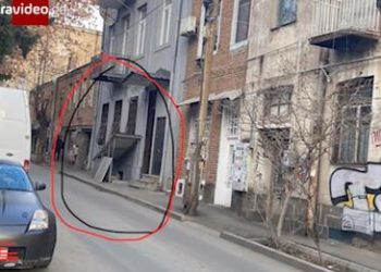 “წნევის გაზომვა გვთხოვა, უცებ პორნო ჩართო… ტუჩებში მაკოცა” – რას ჰყვებიან 70 წლის კაცზე