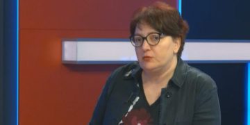 „ამ მშიშარა, საკუთარი გადაფურთხებულის ამლოკავ ხალხს რომ უჭერთ მხარს როგორ არ გიტყდებათ“ – თინა ხიდაშელი