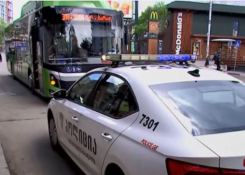 რას ამბობს მძღოლი ავტობუსში მომხდარი დაჭრის შესახებ? – ახალი დეტალები