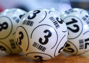 უსახლკარო ქალმა ლატარიაში 5 000 000 დოლარი მოიგო