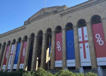 მოგიწოდებთ, ევროკავშირის დროშა პარლამენტის შენობის ფასადზე დააბრუნოთ! – ოპოზიციის ერთობლივი წერილი