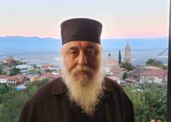 ,, ჩართო რადიო, ოდნავ კრიტიკული საუბარია რუსეთთან ავიამიმოსვლაზე, – ”უხ, თქვენი დედა(ბოლომდე) მუშტებს უღერებს რადიოს” – რას წერს გელასი აროშვილი