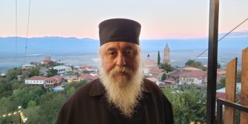 ,, ჩართო რადიო, ოდნავ კრიტიკული საუბარია რუსეთთან ავიამიმოსვლაზე, – ”უხ, თქვენი დედა(ბოლომდე) მუშტებს უღერებს რადიოს” – რას წერს გელასი აროშვილი