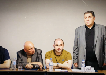 სააკაშვილის მაგინებელი ენმ-ს პარტნიორი ხდება – ვინ არის კაცი, რომელიც ხაბეიშვილთან ერთად გამოჩნდა?