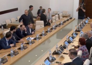 ხმაური ბიუროს სხდომაზე – პაპუაშვილმა თინა ბოკუჩავას სხდომის დარბაზი დაატოვებინა
