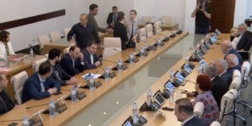 ხმაური ბიუროს სხდომაზე – პაპუაშვილმა თინა ბოკუჩავას სხდომის დარბაზი დაატოვებინა