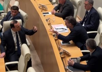 თქვენი ფარისეველი დედა ვატირე, წადი აიღე იარაღი თუ რამის ტრა* ი გაქვს – ყაველაშვილი მანჯგალაძეს