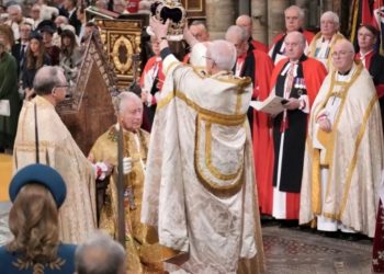 ჩარლზ III მეფედ აკურთხეს