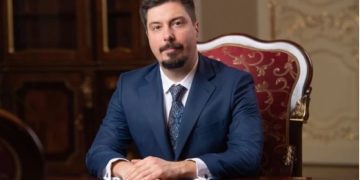 უკრაინაში სამი მილიონი დოლარის ქრთამის აღებისას, უზენაესი სასამართლოს თავმჯდომარე დააკავეს