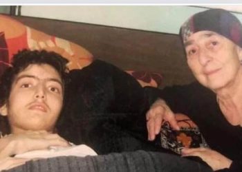 “ბერი ანდრია, თავის საყვარელ ბებოს, თავისი ანგელოზის ხსენების დღეს სულისა და ხორცის გაყრაში შეეწია…” – სოციალური ქსელი