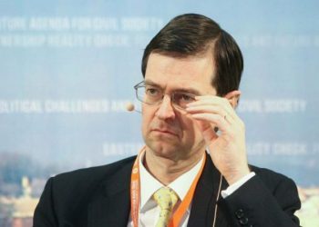 „დამთრგუნველია, რომ საქართველოს პრემიერმინისტრი პუტინის სიტყვებს თუთიყუშივით იმეორებს“ – იან ბონდი