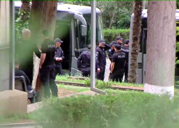 კანცელარიის ეზოში სპეცდანიშნულების რაზმი შეიყვანეს