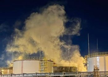 კრანოდარის მხარეში ნავთობგადამამუშავებელი ქარხნის რეზერვუარს ცეცხლი უკიდია