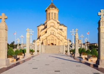 ოჯახის სიწმინდის დღესთან დაკავშირებით ქაშუეთსა და სამებაში პარაკლისები აღევლინება