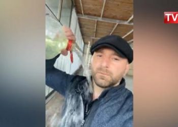 +18 – ვიდეო – კვარიათში მოქალაქემ ბენზინი გადაისხა და თავის დაწვა სცადა – დეტალები