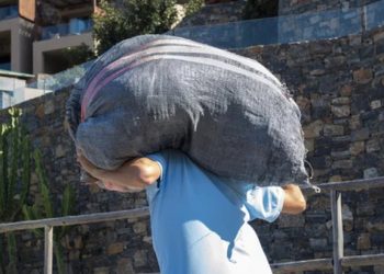 1 ივნისიდან, დამსაქმებელი ვალდებული გახდება დასაქმებული მძიმე ტვირთის ხელით აწევისგან დაიცვას