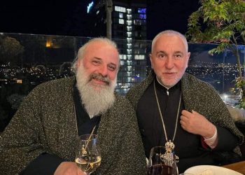 “მე გამოვედი გიჟი, ეპ. დოსითე და პროტოპრესვიტერი ზვიადაძე კი სხედან ასე ხატად – მოციქულთა თავთა პეტრე და პავლეს სიუჟეტივით” – ტიგინაშვილი