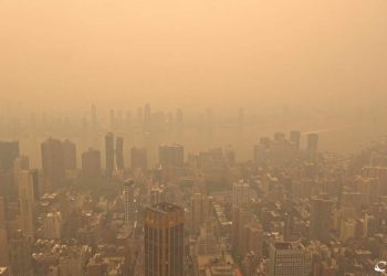 კვამლში გახვეული ნიუ იორკი და სხვა ქალაქები – მოქალაქეებს გარეთ გასვლისგან თავის შეკავებას ურჩევენ