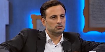 „არ მესმის რისთვის იხდი ბოდიშს?! მეგობართან სიმღერა როდიდან ტეხავს?!“ – ზურა ხაჩიძე ნუცა ბუზალაძეს