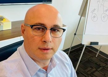 ,, რამდენიმე დღის უკან, მე და ერთი ჩემი მეგობარი, ისიც “ნომრიანი ნაცი” შევდივართ კაფეში…” – რას წერს გია ხუროშვილი