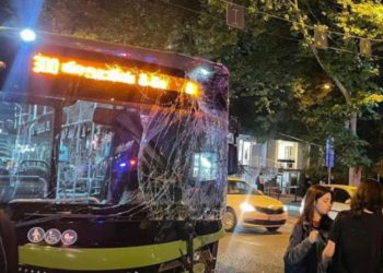 თბილისში ორი ავტობუსი ერთმანეთს შეეჯახა – არიან დაშავებულები