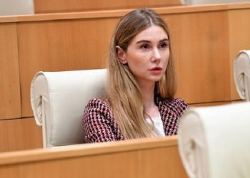 მივემართებით კასპში, რადგან ახლა იქ პოლიტიკური ეპიცენტრია – ენმ-ს დეპუტატები პრემიერს აღარ მოუსმენენ