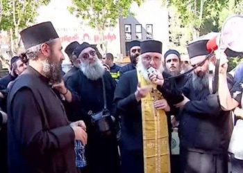 ევროკავშირის საელჩოსთან სასულიერო პირებმა და მრევლმა აქცია გამართეს