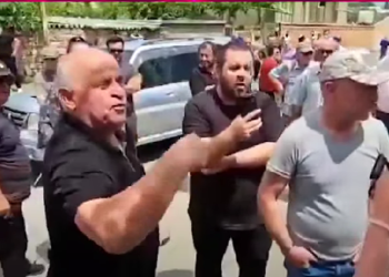 ვიდეო – ოცნების აქტივისტები ლევან ხაბეიშვილს დაუპირისპირდნენ