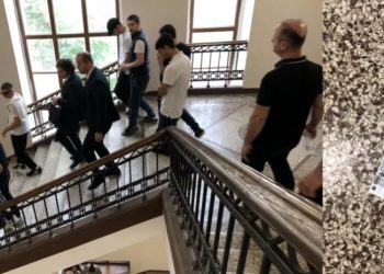 ირაკლი კობახიძეს სტუდენტებმა რუსული რუბლები ესროლეს