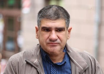 “ვატარებდი საყურეს, დავდიოდი მეტროთი, მარშუტკით, ტაქსით, ფეხით, დღისით, ღამით, სახინკლეში, რესტორანში …” – რას წერს ლევან თარხნიშვილი