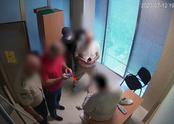 პოლონელ ექიმს სააკაშვილისგან აღებული ნიმუში მალულად, ფეხსაცმლით გაჰქონდა – პენიტენციური