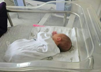 “დღეს სამშობიაროში დატოვეს… საწოლში ჩააწვინეს და უკან არ მოიხედეს… მხოლოდ ის დააშავა, რომ მის გამჩენს “პატიოსანი ქალის” სახელს შეულახავდა” – დიანა ხონელიძე