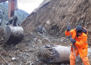 რა ხდება სადგურ მარელისთან, სადაც რკინიგზის ლიანდაგზე მეწყერი ჩამოწვა (ფოტოები)