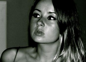 „ტუჩებზე ხელი აიფარა და თითებიდან შეგვეკითხა: ცისკარაანთ ვასომ ქალაქიდან ბოზები რო ჩამაუდენა დედ-მამას,თქვენა ხაართო?!“