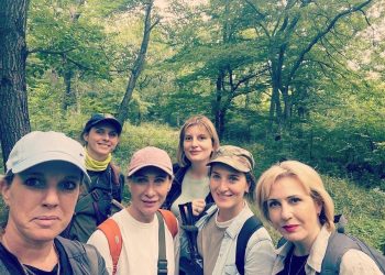 ,, ვინც ჩემი და ქართული ოცნების დეპუტატების საერთო ფოტოთი აღშფოთდა…” – რას წერს თეონა აქუბარდია