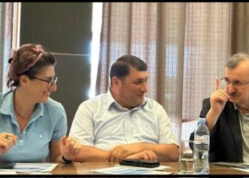 ,, ერთ საიდუმლოს გავამხელ-მაგიდას ხომ ხედავთ?” – რომან გოცირიძე