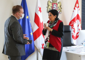 ,, მას არ აქვს არც უფლება და არც ლეგიტიმაცია, გაავრცელოს ჭორები პრეზიდენტის თითქოსდა პოზიციებსა და მოსაზრებებზე” – პრეზიდენტის ადმინისტრაცი ალექსანდრე კრევოზე