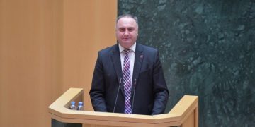 „ალეკო ტაბატაძის შვილს აქვს გავლილი სავალდებულო სამხედრო სამსახური, რატი ბრეგაძის შვილს აქვს გავლილი“ – ელისაშვილის კითხვებს თავდაცვის მინისტრის მოადგილემ უპასუხა