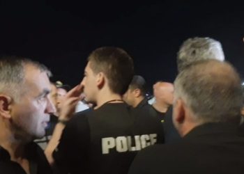 “სტუმრების” დახვედრამდე, “მასპინძლები” ტერიტორიიდან გაჰყავთ – რა ხდება ბათუმის პორტში?