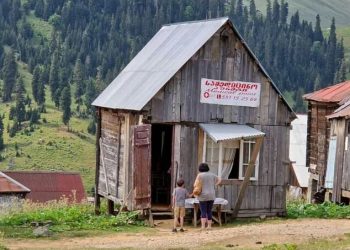 “გინდ დაიჯერეთ, გინდ არა, ეს ფოტო დღეს ბახმაროშია გადაღებული… ესაა ბახმაროს ფეხებზე დაკიდება” – ზვიად კვაჭანტირაძე