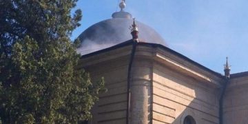 რუსებმა ხერსონში ეკლესია დაბომბეს – არიან დაშავებულები