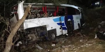 თურქეთში სამგზავრო ავტობუსი ხევში გადავარდა, დაღუპულია 12 ადამიანი