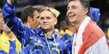 შოთა არველაძე უკრაინის მხარდასაჭერ მატჩში, საქართველოს დროშით გამოჩნდა – ფოტოები