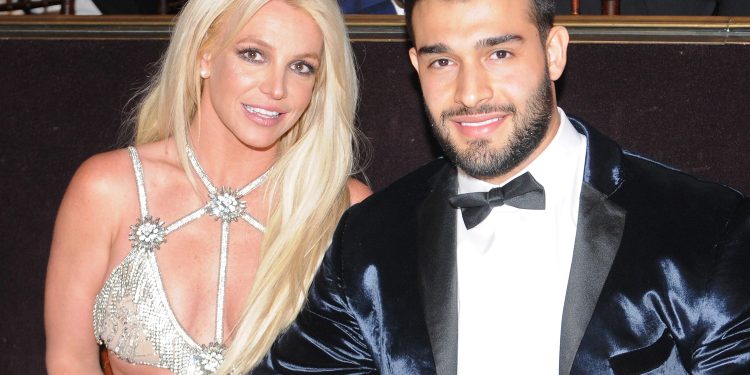 BEVERLY HILLS, CA - APRIL 12:  Honoree Britney Spears (L) and Sam Asghari attend the 29th Annual GLAAD Media Awards at The Beverly Hilton Hotel on April 12, 2018 in Beverly Hills, California.  (Photo by Vivien Killilea/Getty Images for GLAAD)