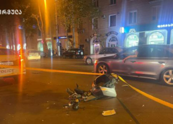 ყაზბეგის გამზირზე მანქანა მოპედს დაეჯახა