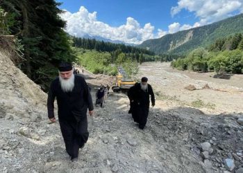 ნიკორწმინდელი ეპისკოპოსი ვახტანგი ხვალ სტიქიის შედეგად გარდაცვლილთა სულის მოსახსენებელ პანაშვიდს გადაიხდის