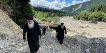 ნიკორწმინდელი ეპისკოპოსი ვახტანგი ხვალ სტიქიის შედეგად გარდაცვლილთა სულის მოსახსენებელ პანაშვიდს გადაიხდის