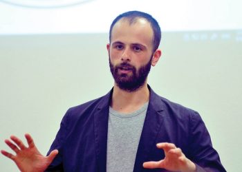 „ნორმალური, რამე განსაკუთრებული კი არა, ნორმალური პარლამენტი რომ გვყავდეს რას იზამდა შოვის ტრაგედიის შემდეგ“ – რას წერს ვახუშტი მენაბდე