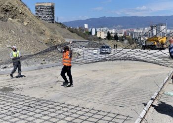 მერია ამირეჯიბის გზატკეცილზე, კლდოვან ფერდზე ახალ დამცავ ბადეს დაამონტაჟებს – მოძრაობა ერთ ზოლში შეიზღუდება