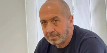 „იცით რას ნიშნავს ადამიანის სხეულის ნაწილების შეგროვება? პროზექტურაში ყოფილხართ ოდესმე? გაკვეთას დასწრებიხართ? ვერ უნდა მიხვდეთ, რომ ყველას ეს არ შეუძლია და ვერ შეძლებს?“ – გოჩა მირცხულავა